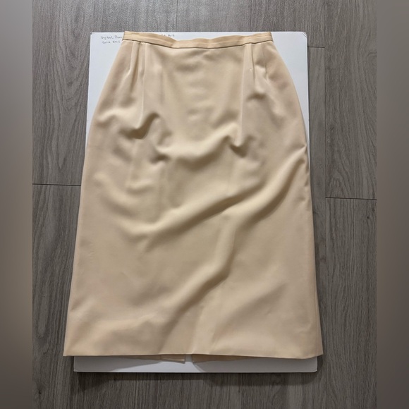 Vintage Chanel Cream Skirt - 12 - Picture 1 of 6